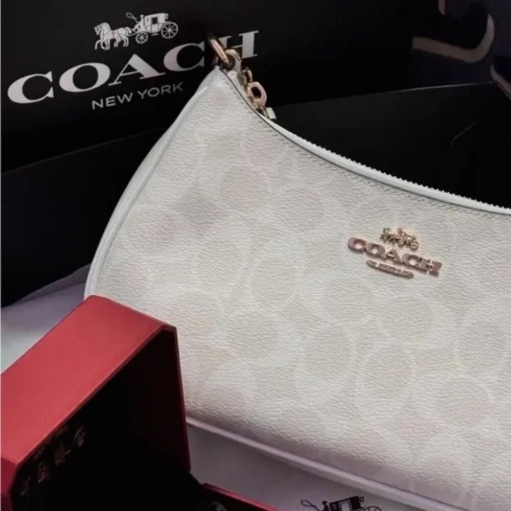 Coach Elegant Cream Shoulder Bag with Gold Accents - Picture 5 of 6